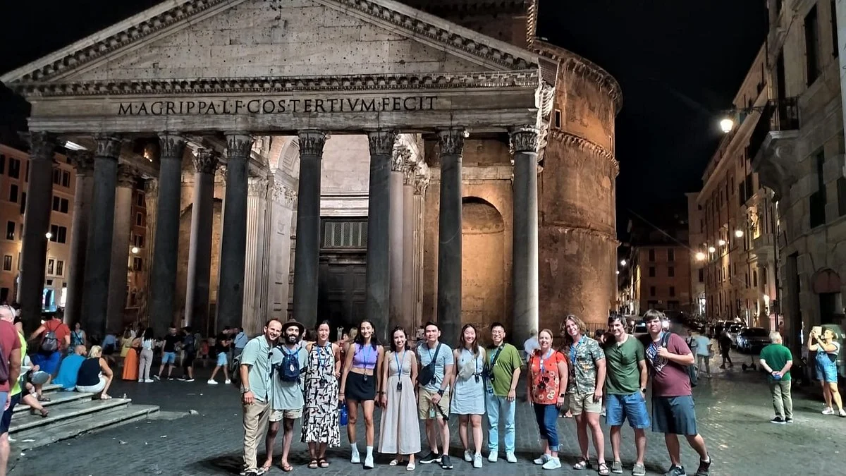 Walk the magic of Rome at night